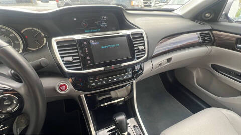 2017 Honda Accord EX-L w/Navi w/Honda Sensing