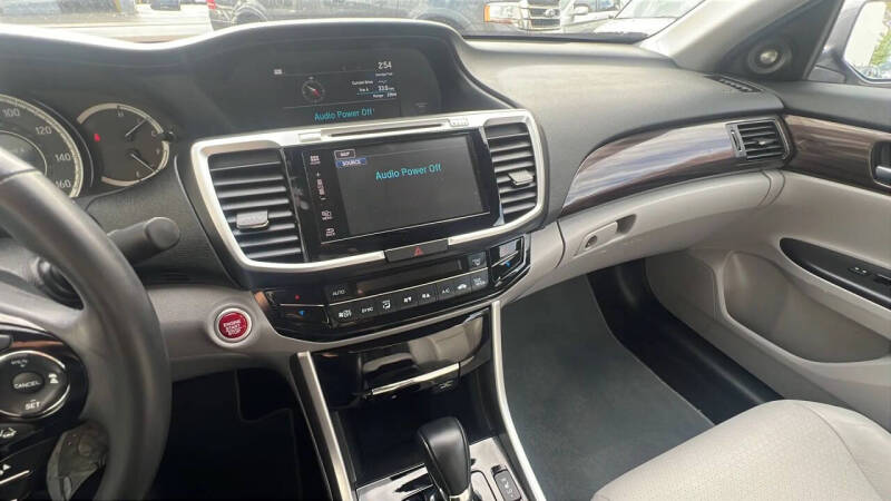 2017 Honda Accord EX-L w/Navi w/Honda Sensing