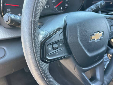 2025 Chevrolet Trax LS