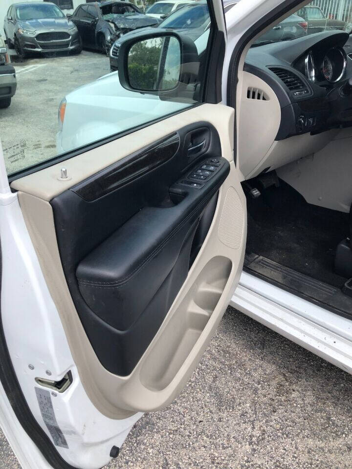 2019 DODGE Grand Caravan Minivan - $14,800