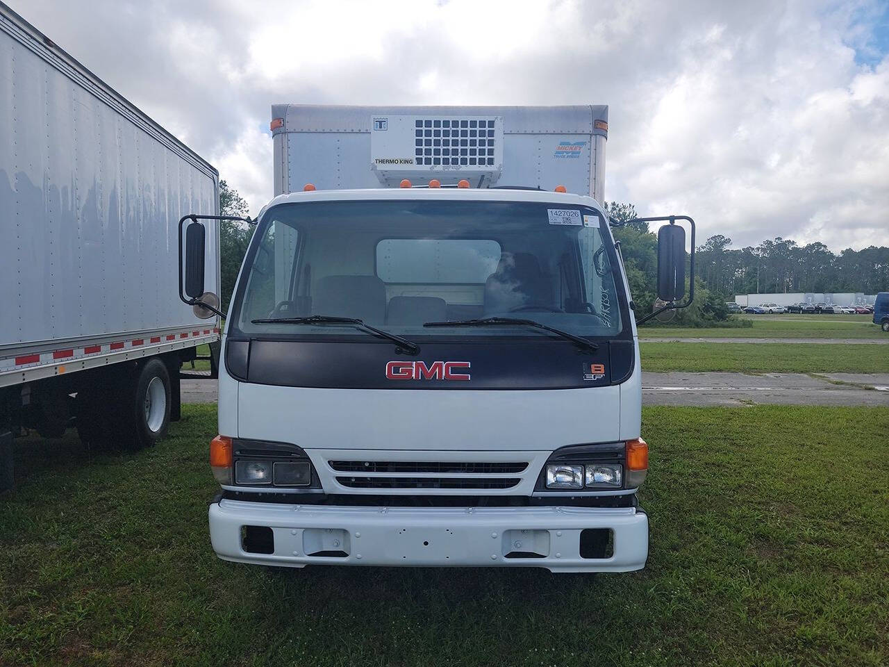 2005 GMC W4500 for sale at LUXURY IMPORTS AUTO SALES INC in Ham Lake, MN