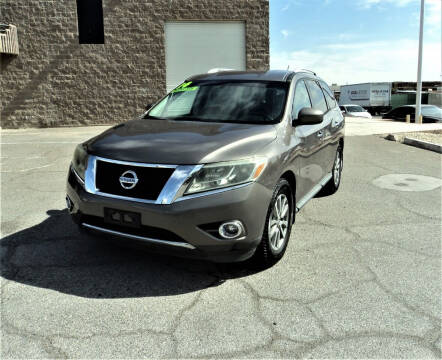 2014 Nissan Pathfinder for sale at DESERT AUTO TRADER in Las Vegas NV