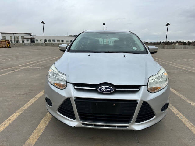 2014 Ford Focus SE photo 2