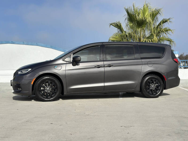 2022 Chrysler Pacifica Hybrid Touring L