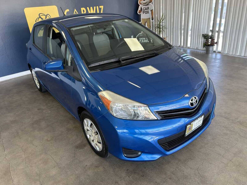 2012 Toyota Yaris 5-Door LE