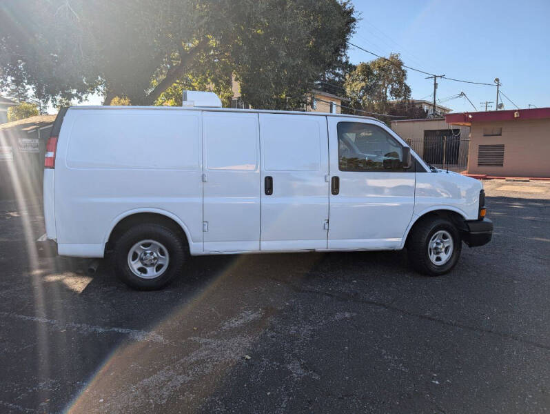 2007 Chevrolet Express Cargo null photo 7