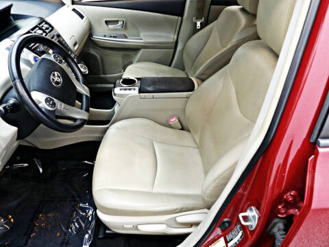 2014 Toyota Prius v Five