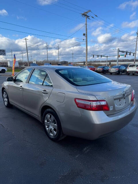 2009 Toyota Camry LE photo 4