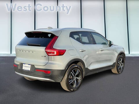 2025 Volvo XC40 B5 Core Bright Theme