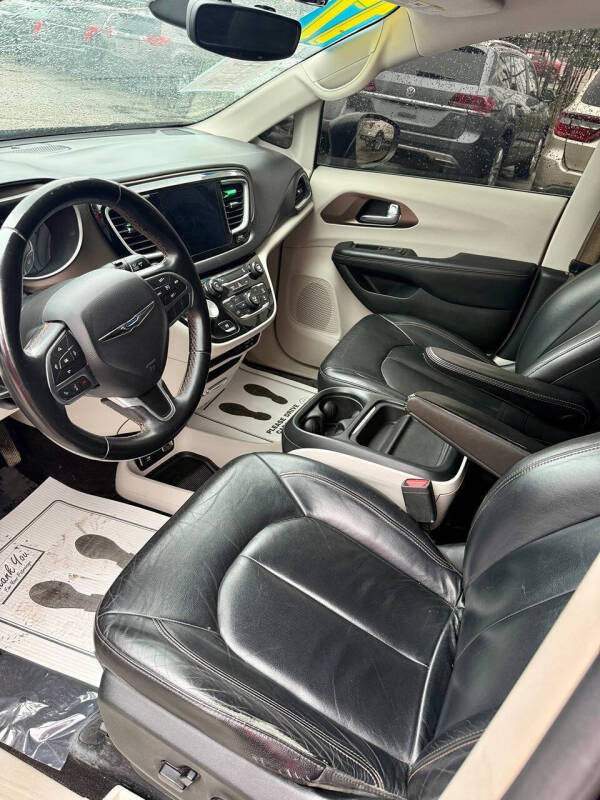 2017 Chrysler Pacifica Touring-L