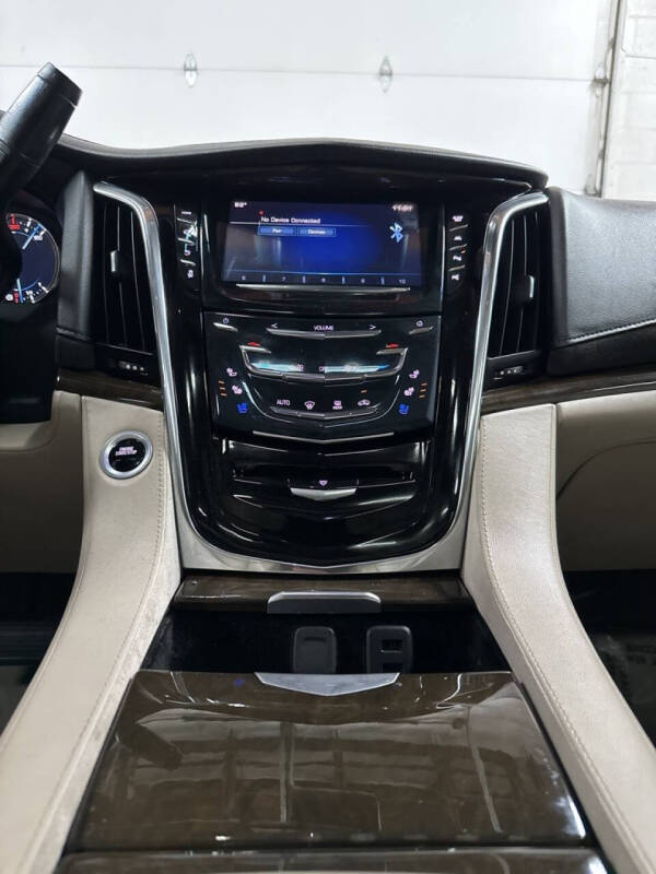 2018 Cadillac Escalade Luxury