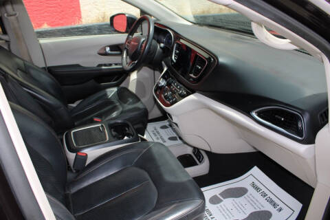 2017 Chrysler Pacifica Touring-L Plus