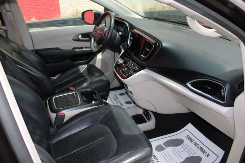 2017 Chrysler Pacifica Touring-L Plus