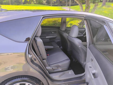 2014 Toyota Prius v Five