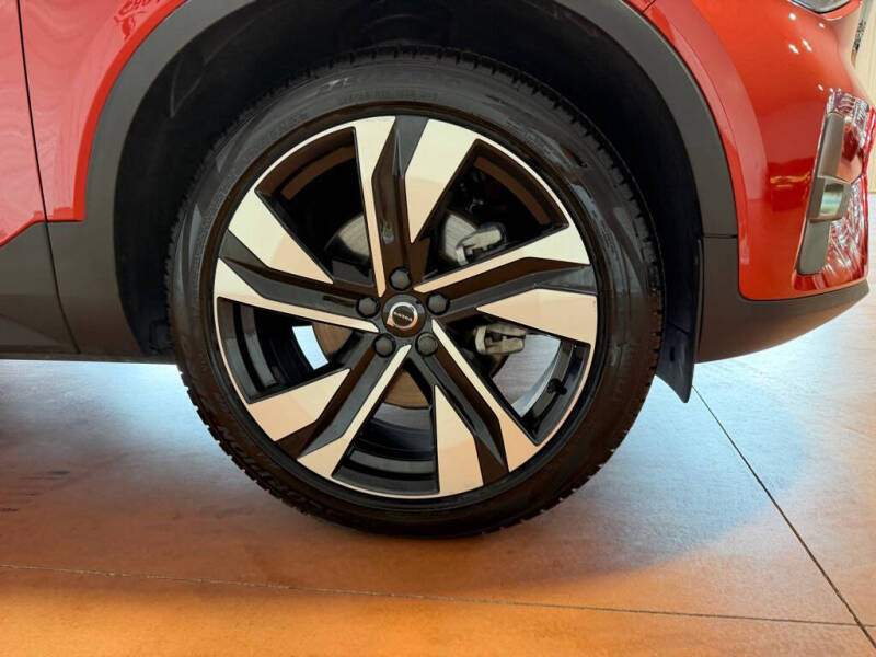 2023 Volvo XC40 B5 Plus Bright Theme