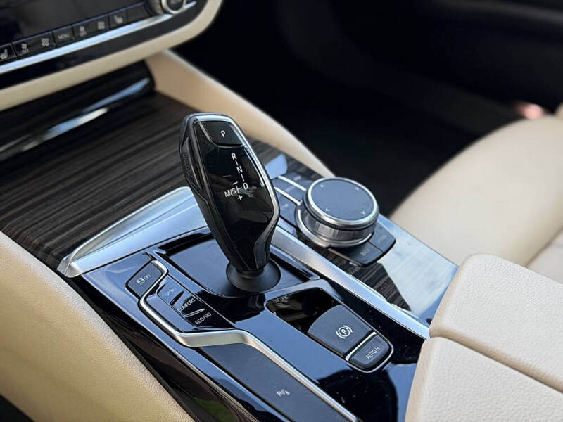 2018 BMW 5 Series 530i