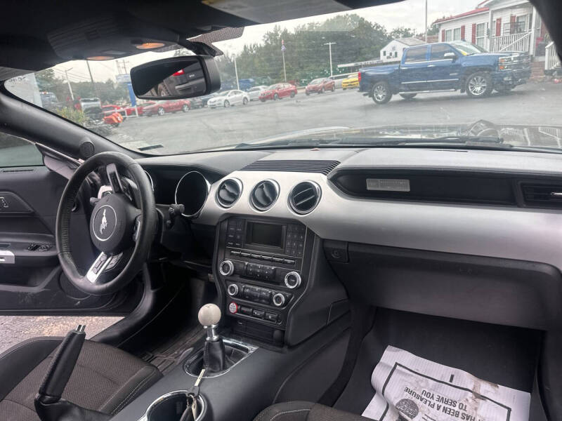 2017 Ford Mustang V6