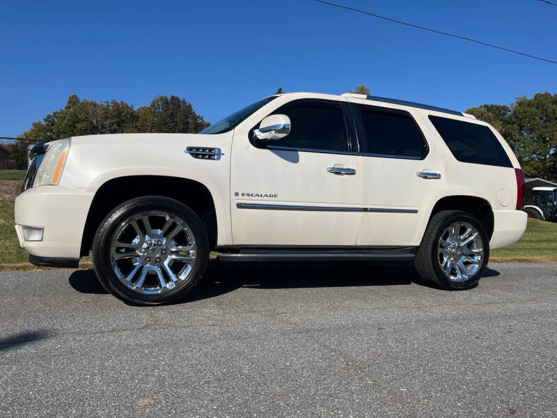 2007 Cadillac Escalade Base photo 2