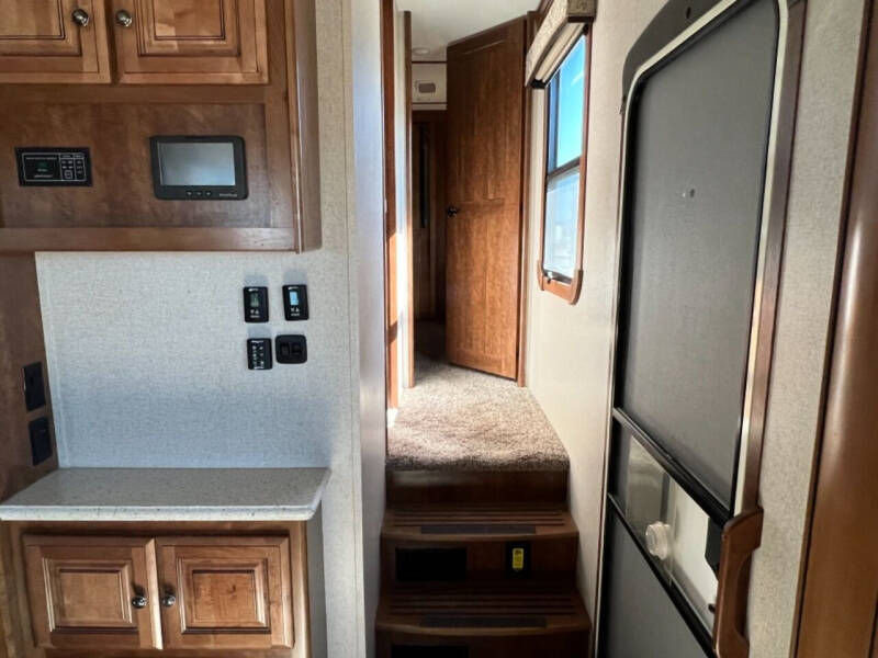 2018 Thor Motor Coach Redwood