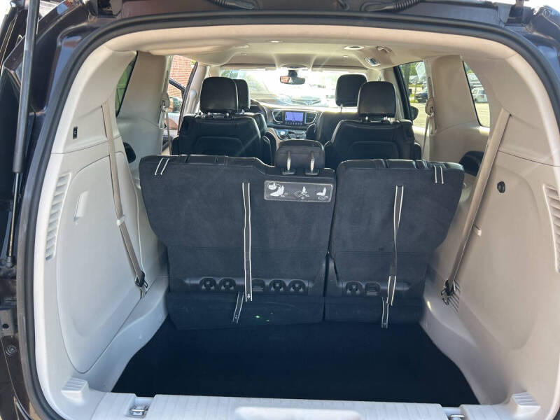 2017 Chrysler Pacifica Touring-L