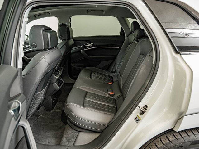 2021 Audi e-tron quattro Premium