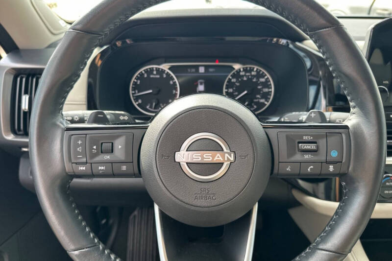 2022 Nissan Pathfinder SL