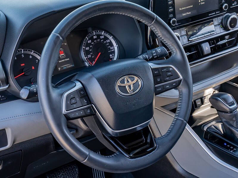 2020 Toyota Highlander LE