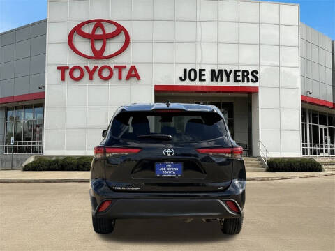 2023 Toyota Highlander LE