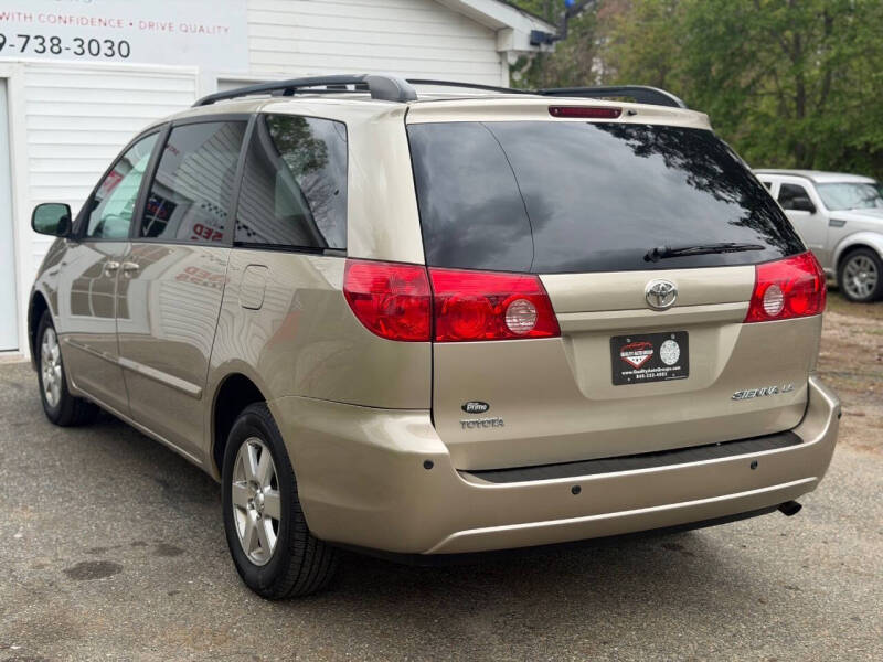 2010 Toyota Sienna LE 7-Passenger