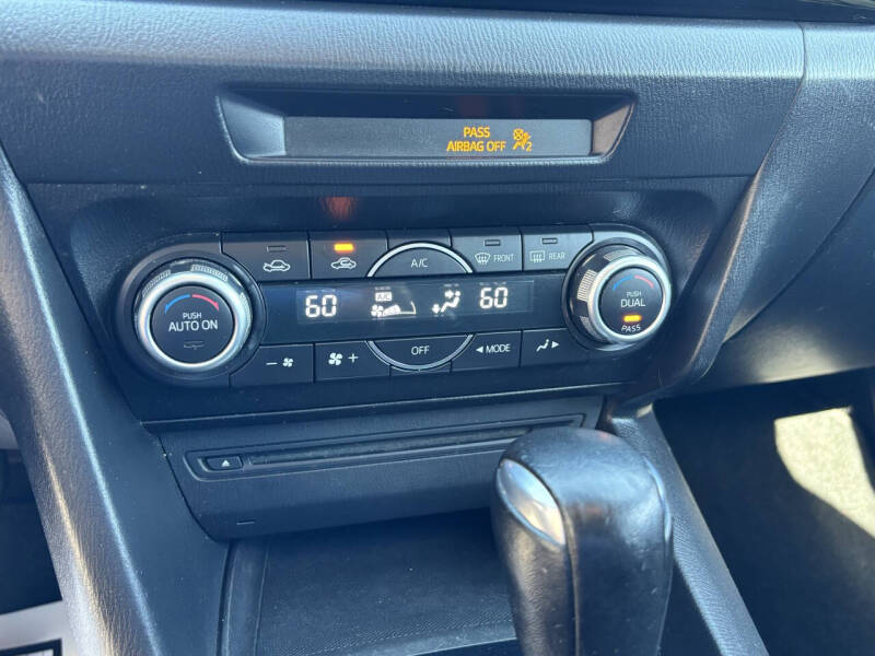 2016 Mazda MAZDA3 i Touring