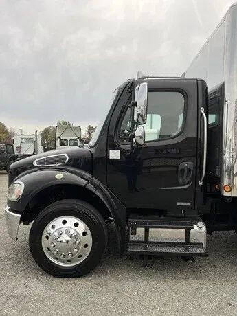 2009 Freightliner M2 106
