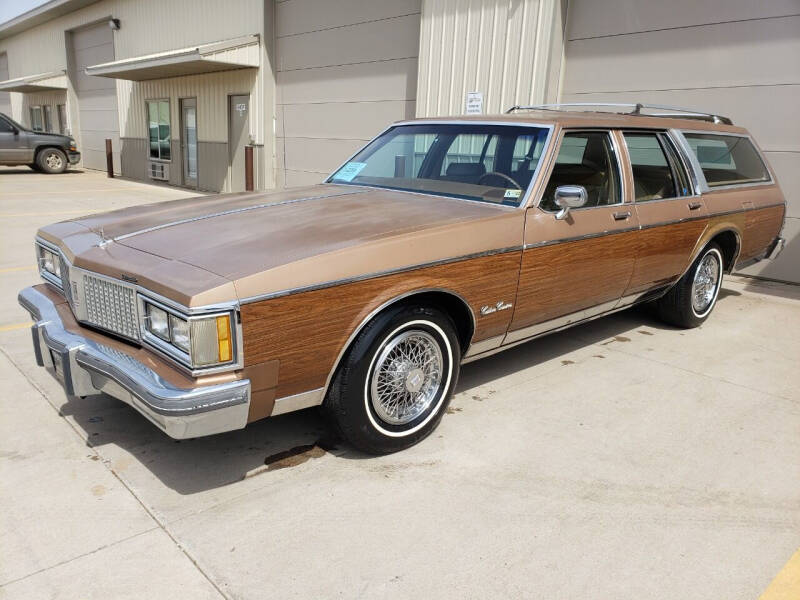 1989 Oldsmobile Custom Cruiser for sale at Pederson's Classics in Sioux Falls SD