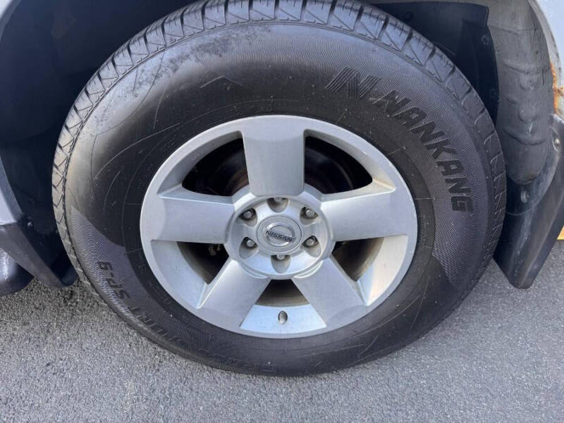 2004 Nissan Armada LE