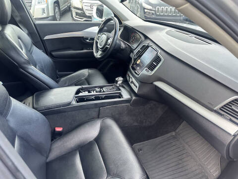 2016 Volvo XC90 T5 Momentum