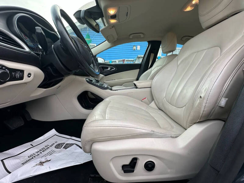 2016 Chrysler 200 Limited Platinum