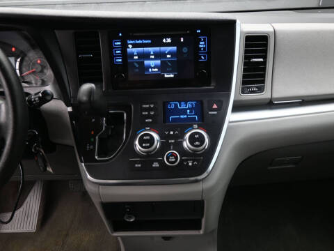 2017 Toyota Sienna LE 8-Passenger