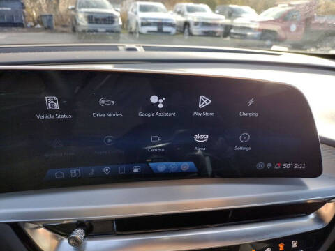 2025 Cadillac LYRIQ Luxury 3