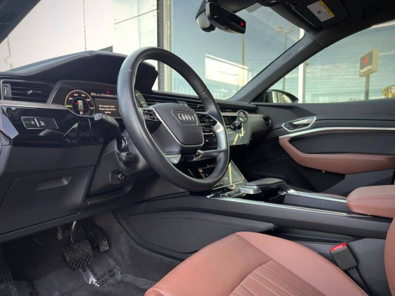 2023 Audi e-tron quattro Premium Plus