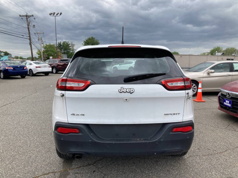 2017 Jeep Cherokee Sport