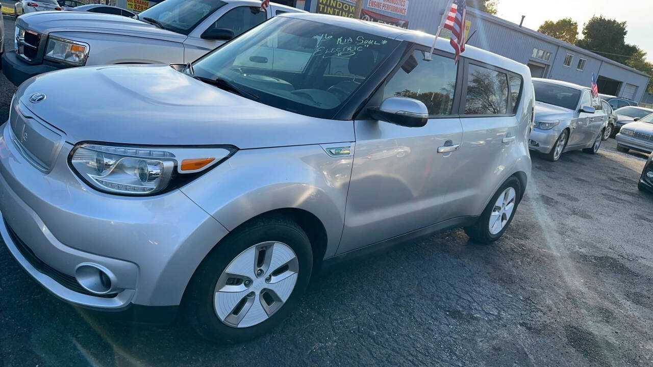 2016 Kia Soul + + 4dr Crossover 2