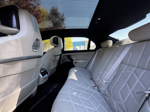 2023 BMW 7 Series 740i