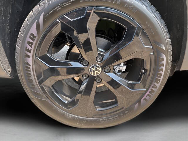 2025 Volkswagen Taos SE Black 4Motion