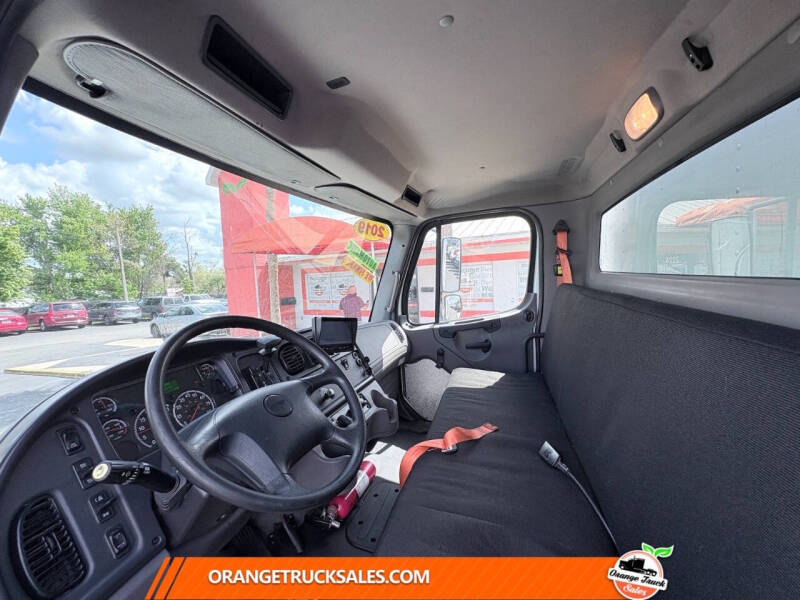 2019 Freightliner M2 106