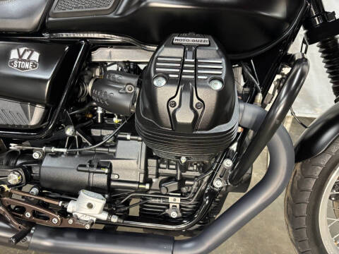 2022 Moto Guzzi V7 Stone