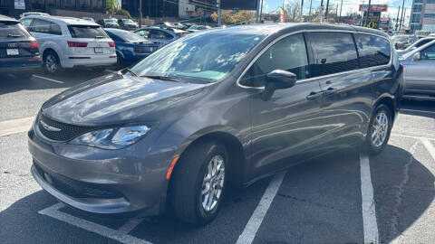 2023 Chrysler Voyager LX