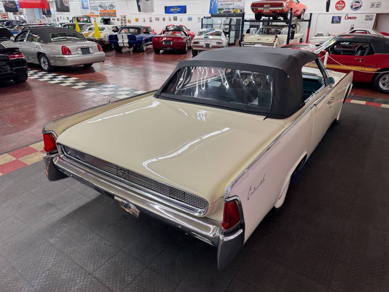 1961 Lincoln Continental 27
