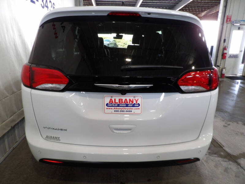 2026 Chrysler Voyager LX