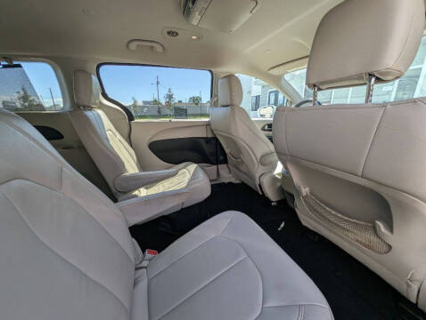 2017 Chrysler Pacifica Touring-L