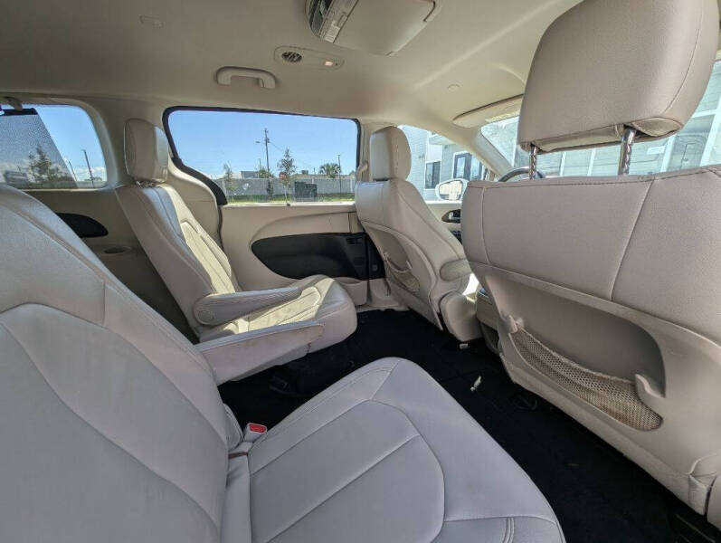 2017 Chrysler Pacifica Touring-L