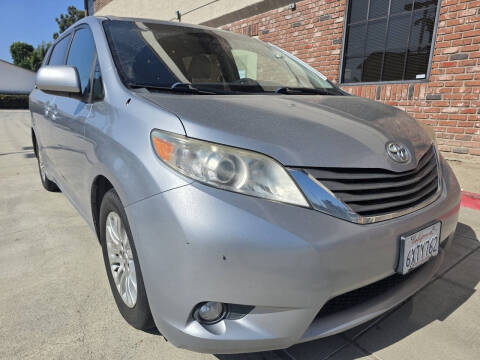 2013 Toyota Sienna XLE 8-Passenger